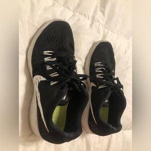 Balck size 7 Nike sneakers